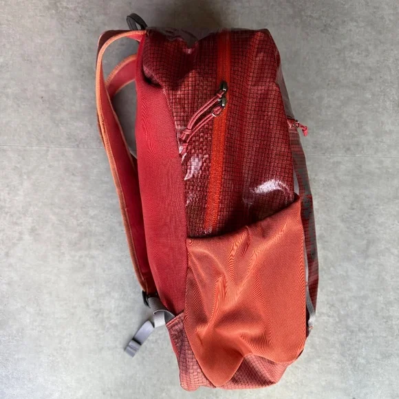 patagonia lightweight black hole 26l backpack red Dedicated Desk Caddy compartment Patagonia Robin Brown Refugio Pack